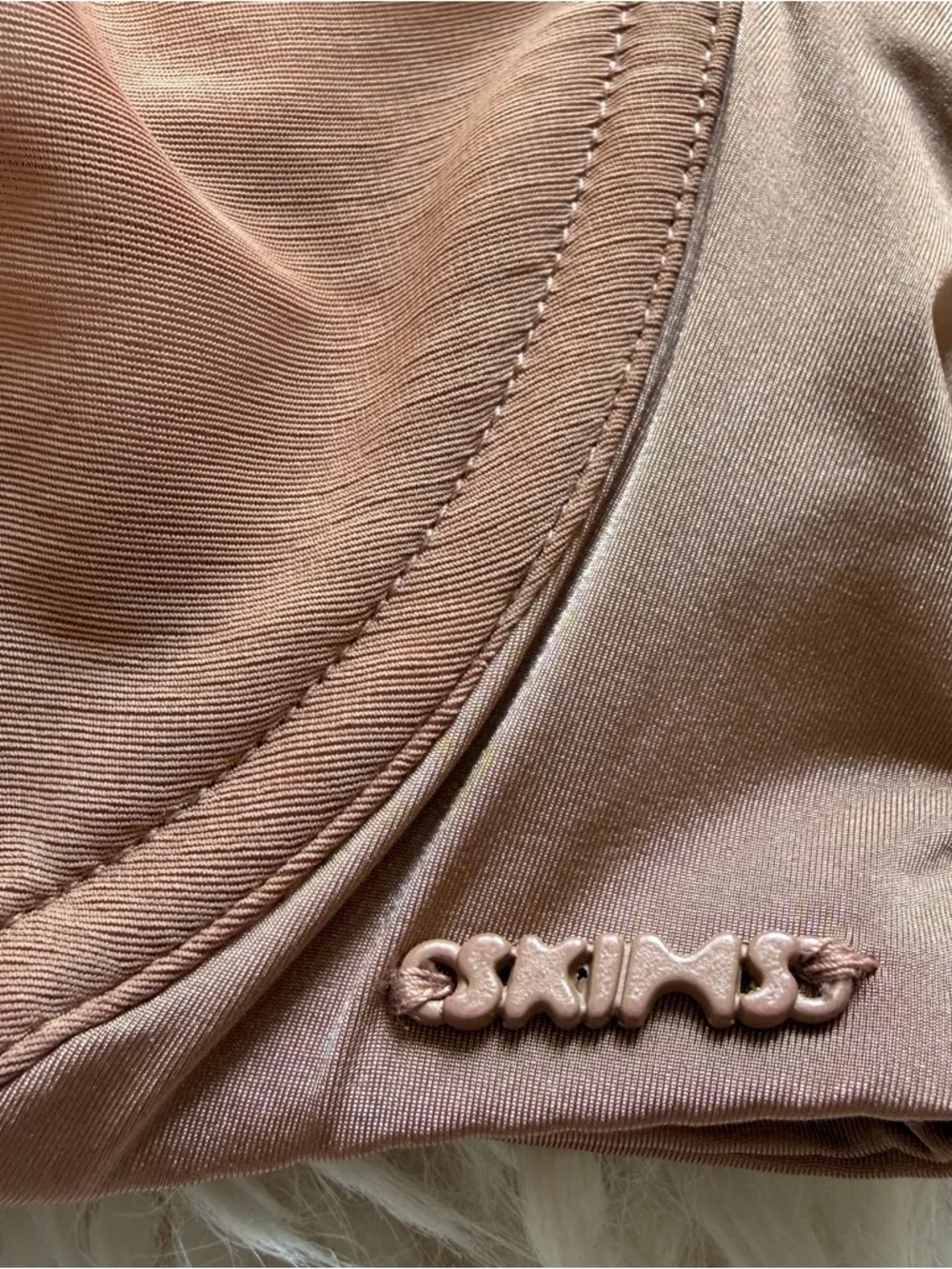 SKIMS No Show Molded Unlined Balconette Bra in Sienna 36A - Picture 3 of 6